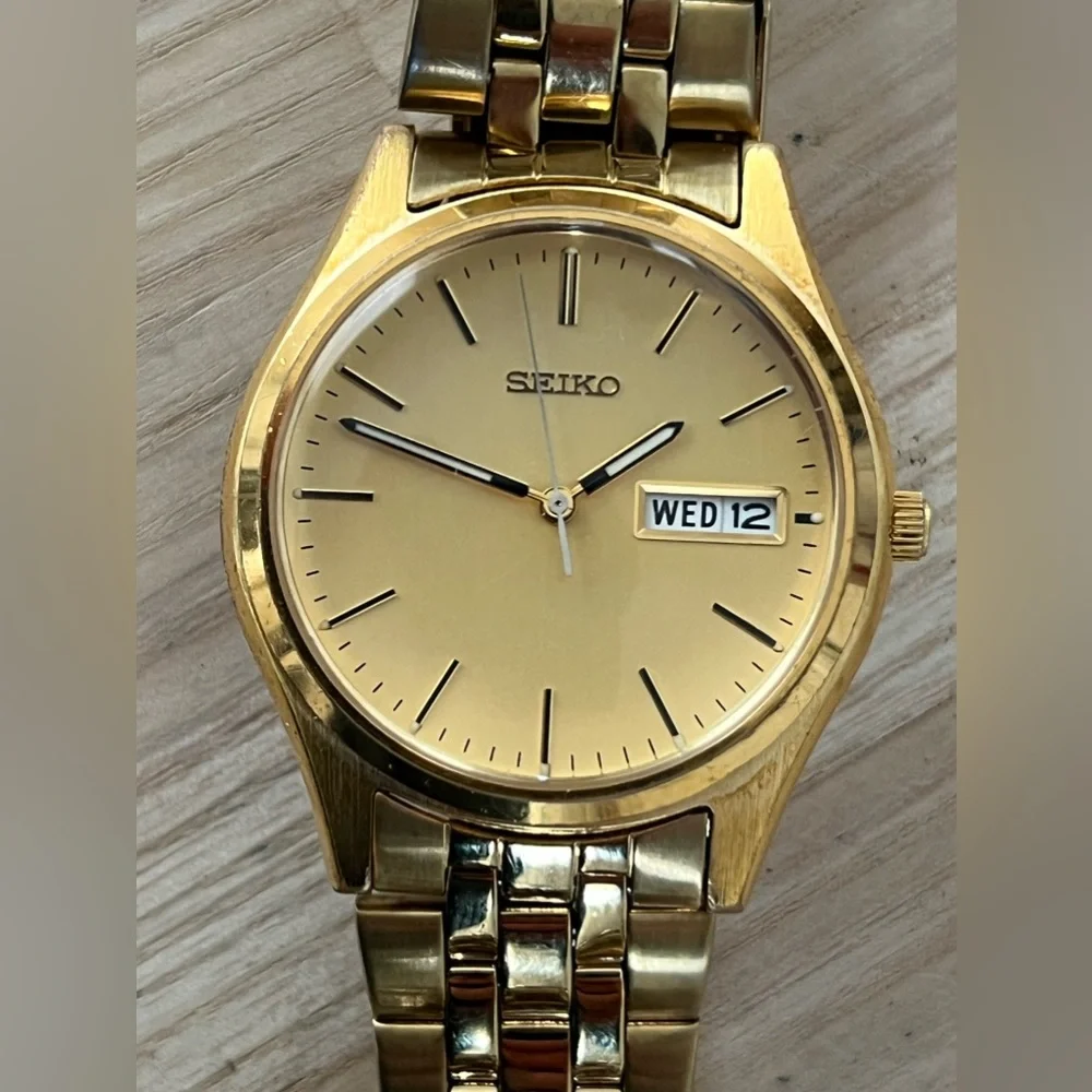 Seiko Vintage Men’s Watch Gold-Tone Dial Bracelet Markers Day Date Windows